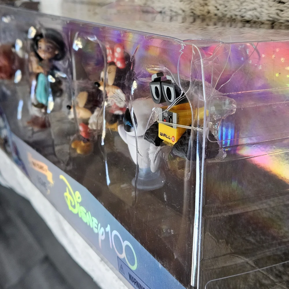 Disney 100 Years of Love Celebration Limited Edition Collection - Picture 3 of 4